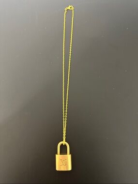💯 Authentic Louis Vuitton Gold Padlock w Unbranded Chain #310
